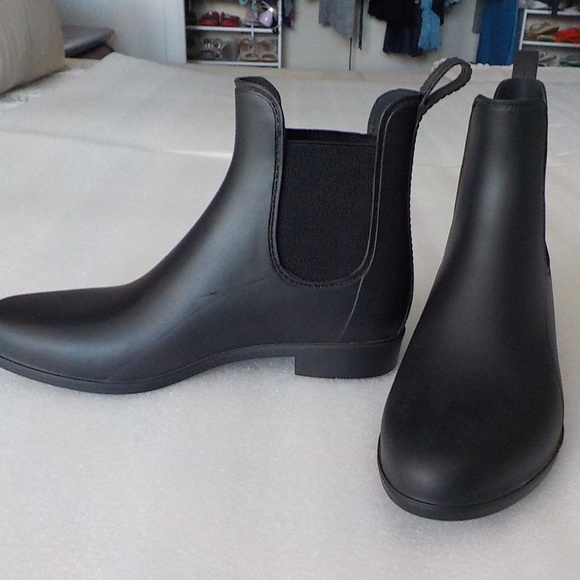 NEW Black Pull-On Booties NWOT - Picture 2 of 5
